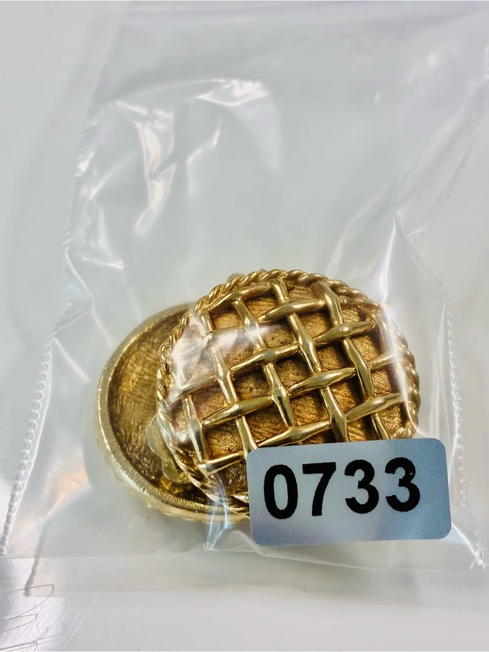 VTG 90s Textured Gold Lattice Disc Clip Earrings Old Money Classic